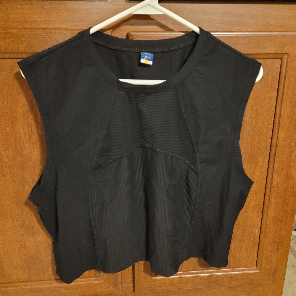 NWOT Old Navy active crop top